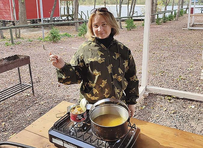 Жена за готовкой