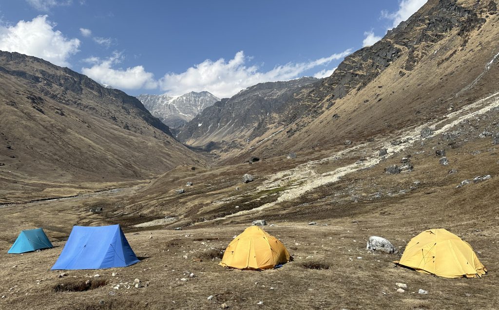 Палатки в горах
