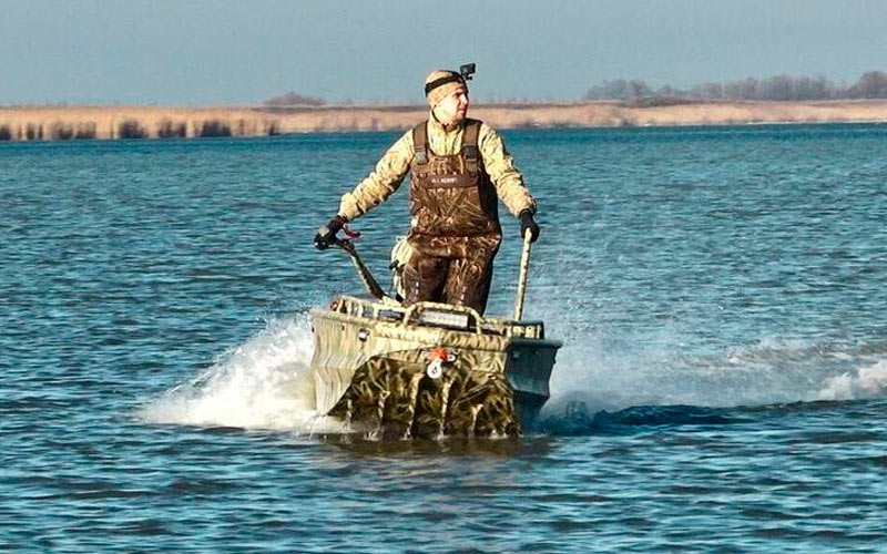 лодка на озере