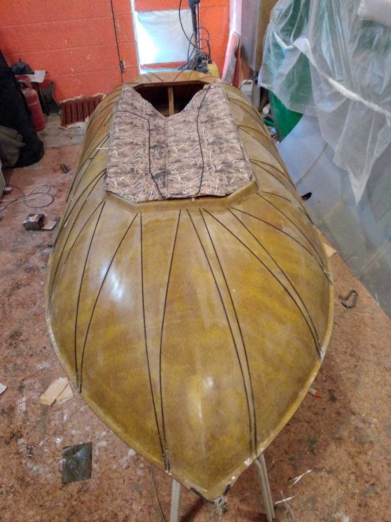 самодельная лодка в гараже