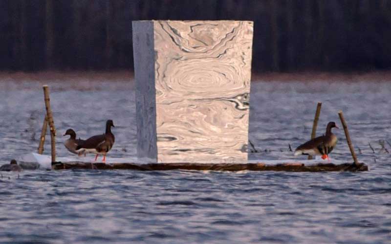зеркальный скрадок на воде